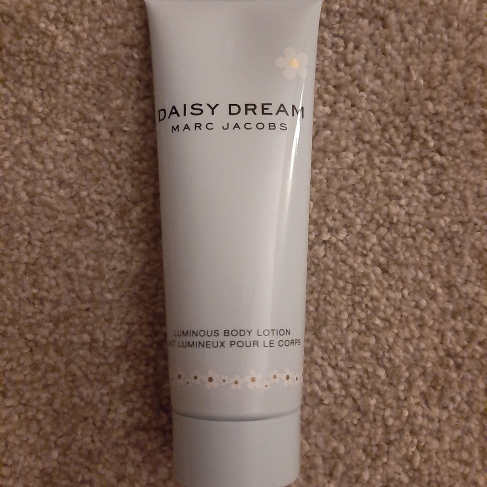 Marc Jacobs Daisy Dream body lotion